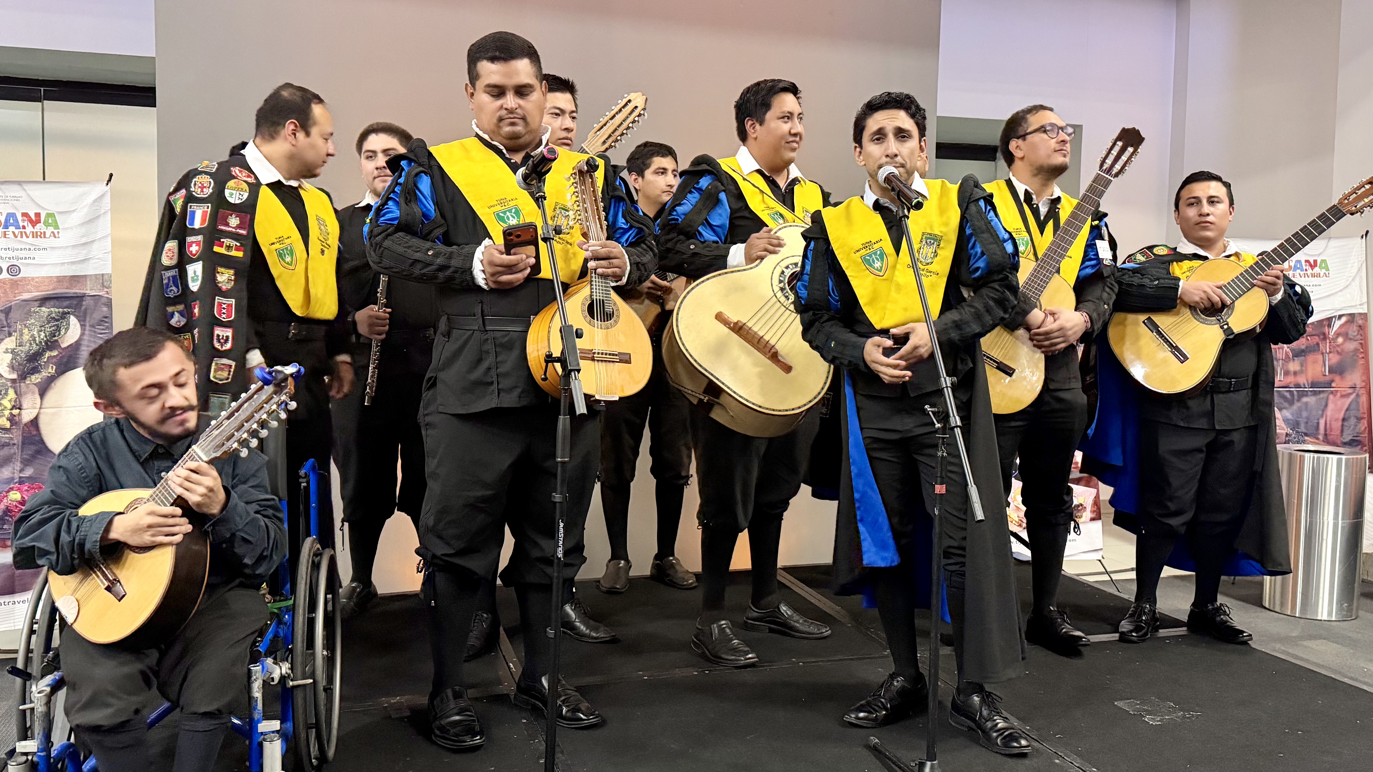 Presentación artística durante el evento de COTUCO Tijuana